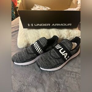 Under Armour Mens Black and White Shoes